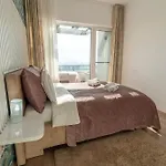 Floor Fluxury Penthouse - Family Friendly - Mountain View - Huge Terrace Lejlighed