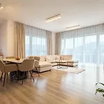 Apartment Floor Fluxury Penthouse - Family Friendly - Mountain View - Huge Terrace Brasov