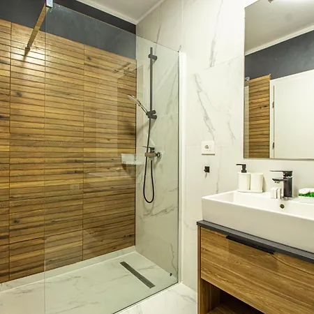 Floor Fluxury Penthouse - Family Friendly - Mountain View - Huge Terrace דירה *