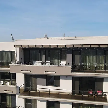 Luxury Penthouse 11th Floor Mountain View Large Terrace Floor Heating New Building Board Games Self Check-in Shopping Center 360 Tour Free Parking Brașov