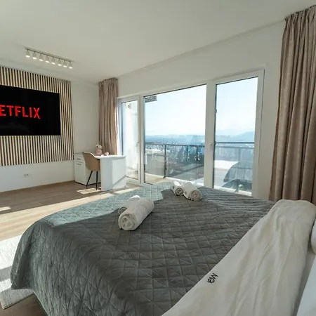 Stunning Holiday Penthouse - Family Friendly - Mountain View - Huge Terrace - Top Floor - Acs - Outlet Mall - Grocery דירה *