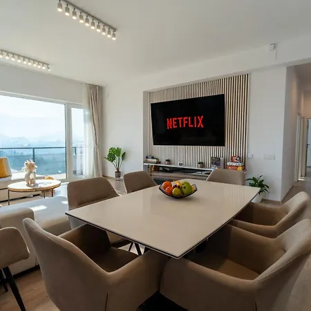 Apartament Luxury Penthouse 11th Floor Mountain View Large Terrace Floor Heating New Building Board Games Self Check-in Shopping Center 360 Tour Free Parking