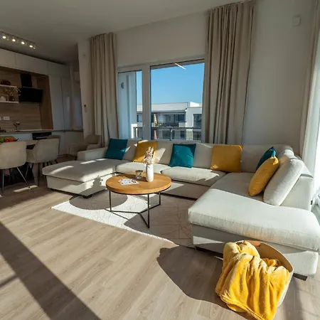 Apartament Luxury Penthouse 11th Floor Mountain View Large Terrace Floor Heating New Building Board Games Self Check-in Shopping Center 360 Tour Free Parking *