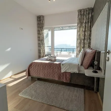 Floor Fluxury Penthouse - Family Friendly - Mountain View - Huge Terrace *