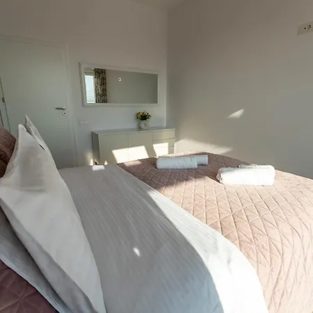 Floor Fluxury Penthouse - Family Friendly - Mountain View - Huge Terrace דירה *