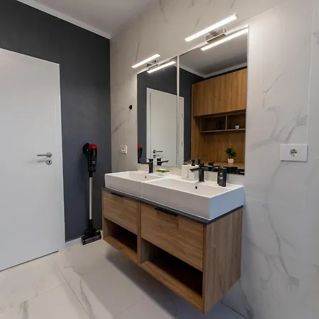 Floor Fluxury Penthouse - Family Friendly - Mountain View - Huge Terrace