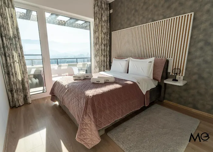 Stunning Holiday Penthouse - Family Friendly - Mountain View - Huge Terrace - Top Floor - Acs - Outlet Mall - Grocery *