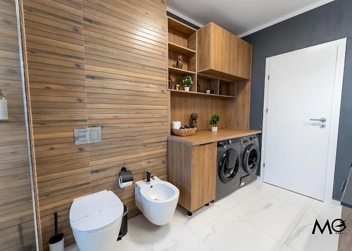 Stunning Holiday Penthouse - Family Friendly - Mountain View - Huge Terrace - Top Floor - Acs - Outlet Mall - Grocery *