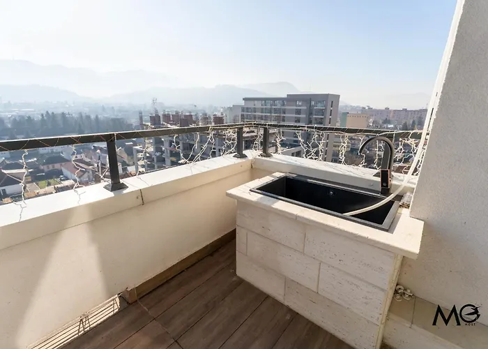 Stunning Holiday Penthouse - Family Friendly - Mountain View - Huge Terrace - Top Floor - Acs - Outlet Mall - Grocery בראשוב