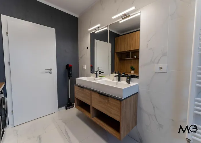 Stunning Holiday Penthouse - Family Friendly - Mountain View - Huge Terrace - Top Floor - Acs - Outlet Mall - Grocery