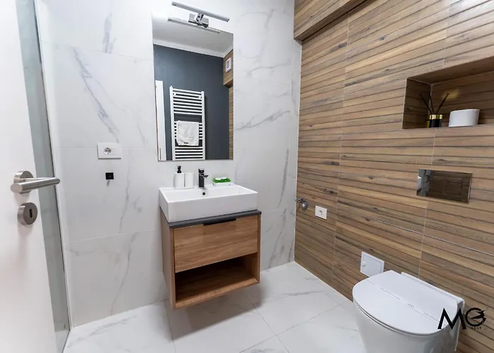 Stunning Holiday Penthouse - Family Friendly - Mountain View - Huge Terrace - Top Floor - Acs - Outlet Mall - Grocery