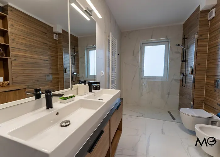 Stunning Holiday Penthouse - Family Friendly - Mountain View - Huge Terrace - Top Floor - Acs - Outlet Mall - Grocery * בראשוב